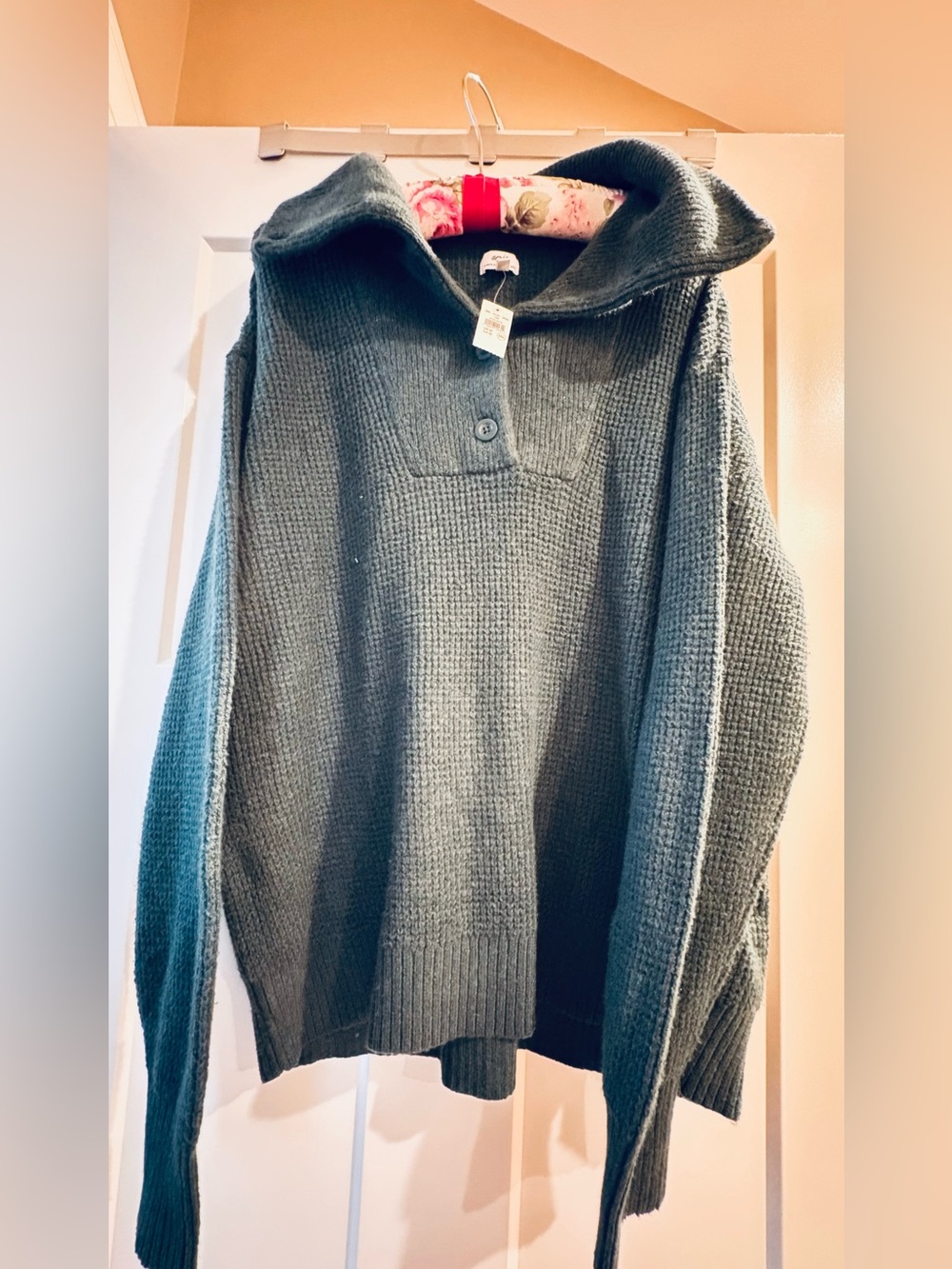 Aerie Forest Green Knit Sweater
Never Worn